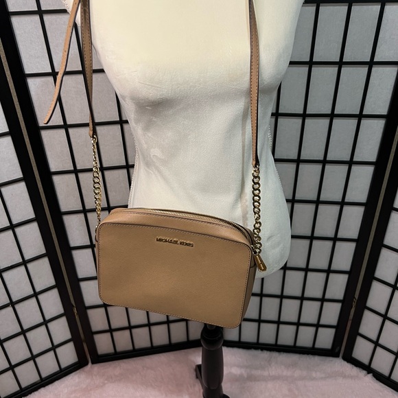 ✨Michael Kors Tan Crossbody Bag - Picture 1 of 4